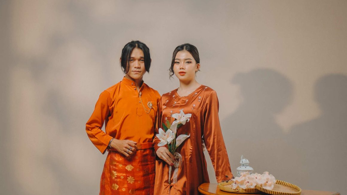Prewedding Melayu Pontianak di Studio Viapuccino: Elegan dalam Balutan Tradisi