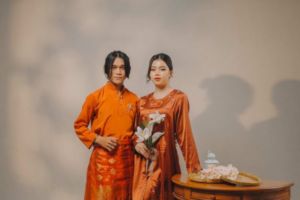 Prewedding Melayu Pontianak di Studio Viapuccino: Elegan dalam Balutan Tradisi