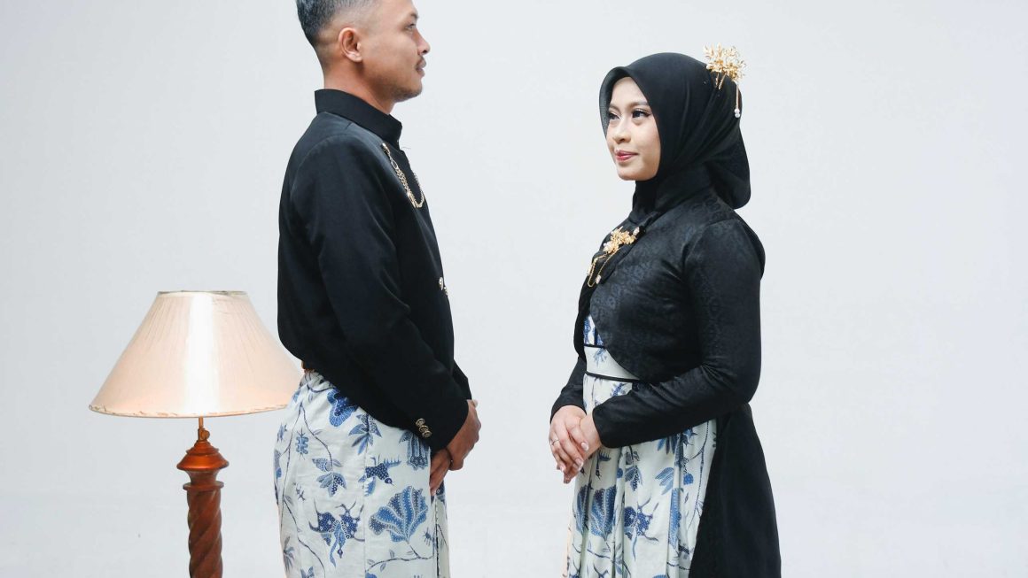 Inspirasi Prewedding di Pontianak: Gagahnya PDU TNI & Keanggunan Tradisi Jawa